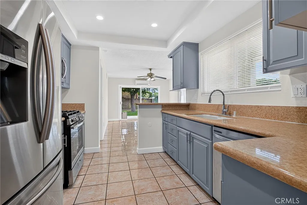 4 bed, 1662 sqft, $5,100 — Photo 2