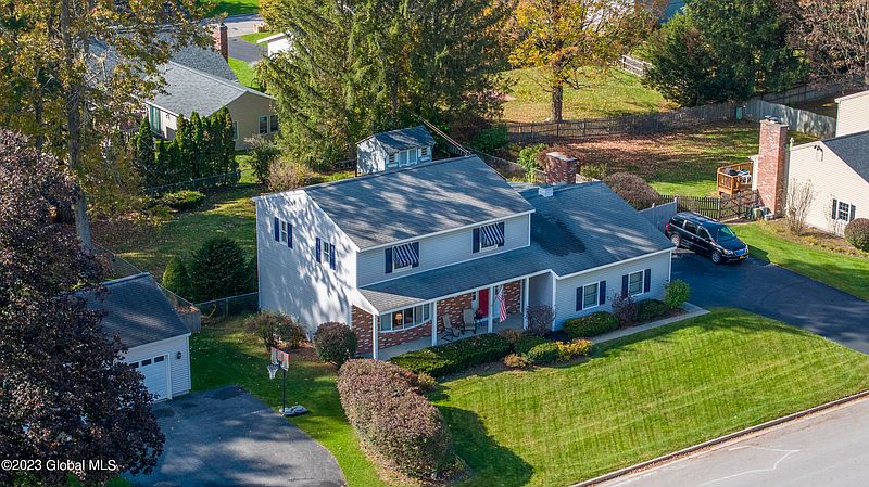 3rd image of 7 Wedgewood Drive