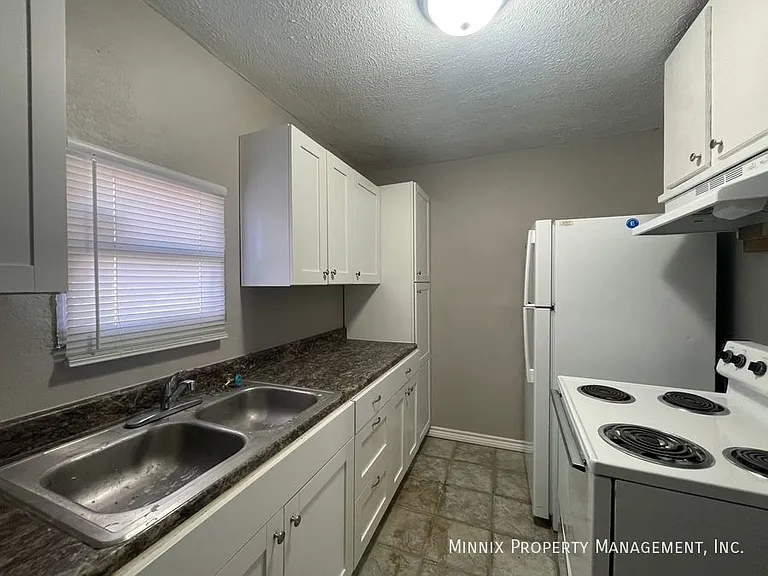 202 S Virginia St — Photo 7