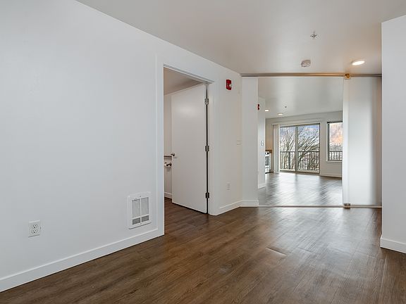 4th image of 1100 S Massachusetts St #106