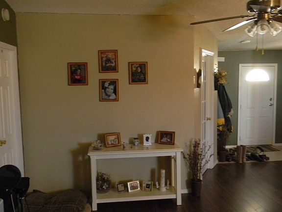 Livingroom facing the office