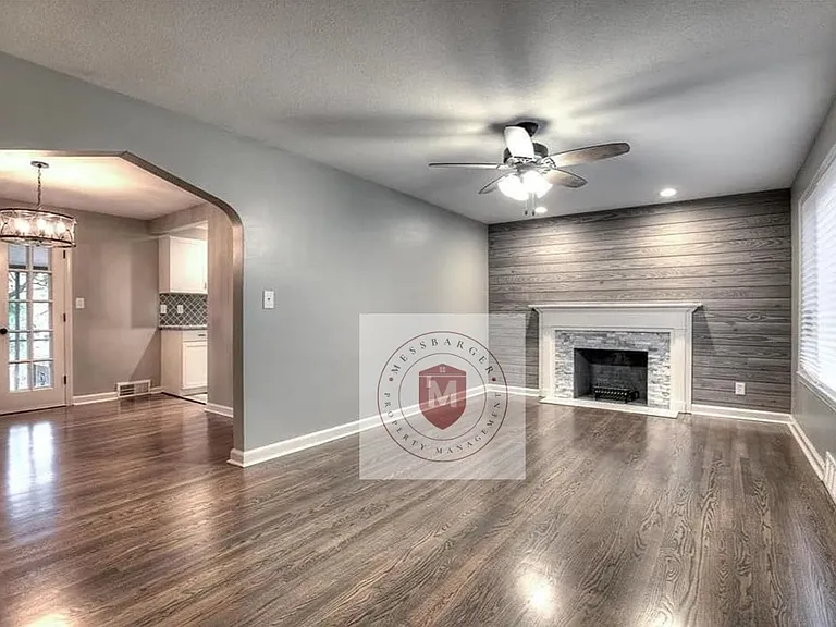 2501 W 75th Pl — Photo 3