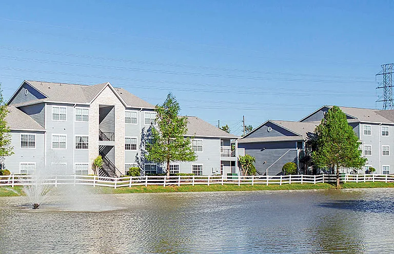 Willow Lake Apartments — Photo 42