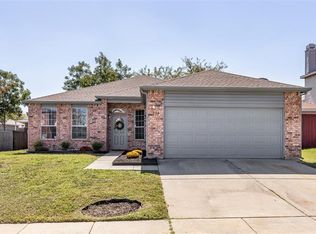 906 Medina Dr, Arlington, TX 76017