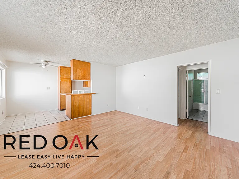 16515 Victory Blvd #6 — Photo 7