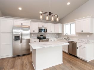 7643 Cub Creek Way, Horace, ND