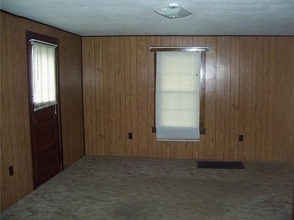 5th image of 164 Academy Ln