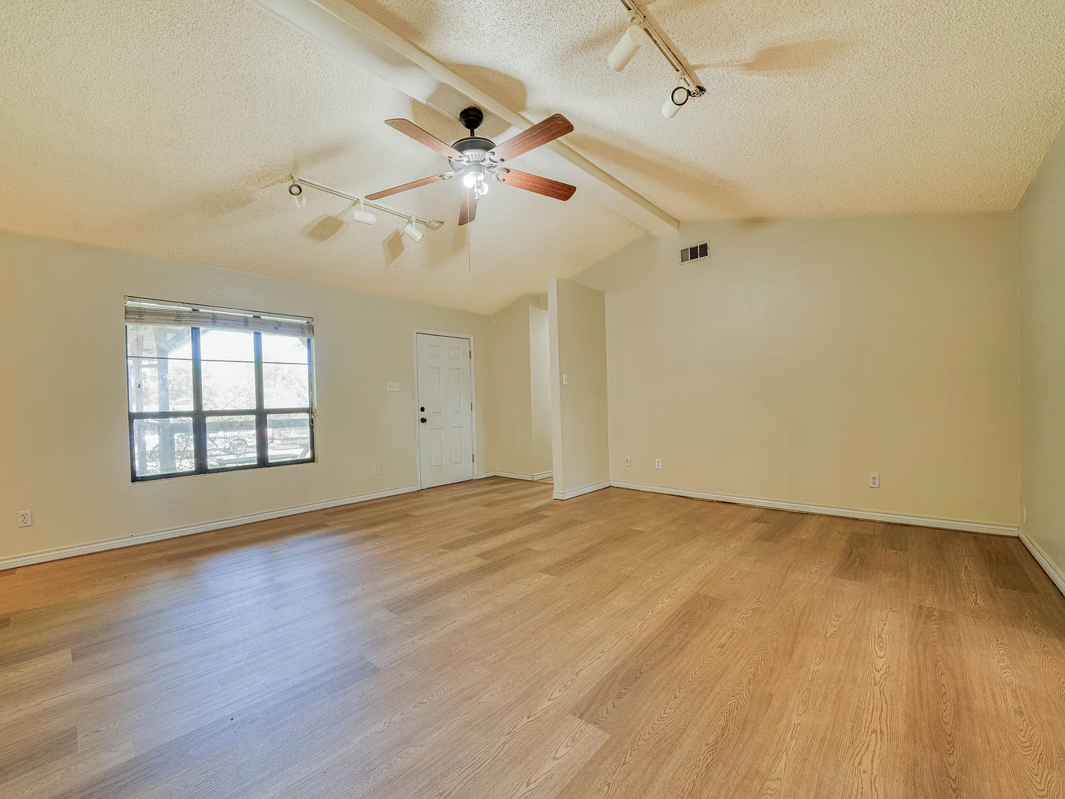 3 bed, 1514 sqft, $1,695 — Photo 2