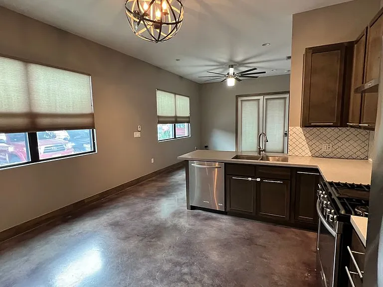 1542 N Alamo St #104 — Photo 4