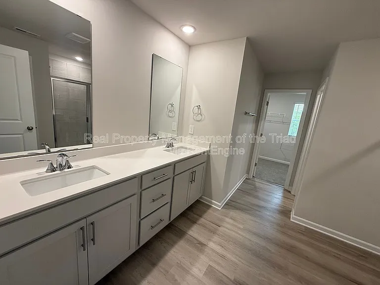 2215 Cherry Creek Rd — Photo 14