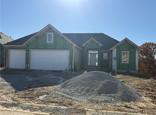 13715 NW 70th St, Parkville, MO 64152