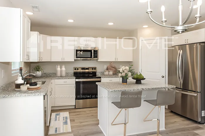 127 London Calvin Way — Photo 3