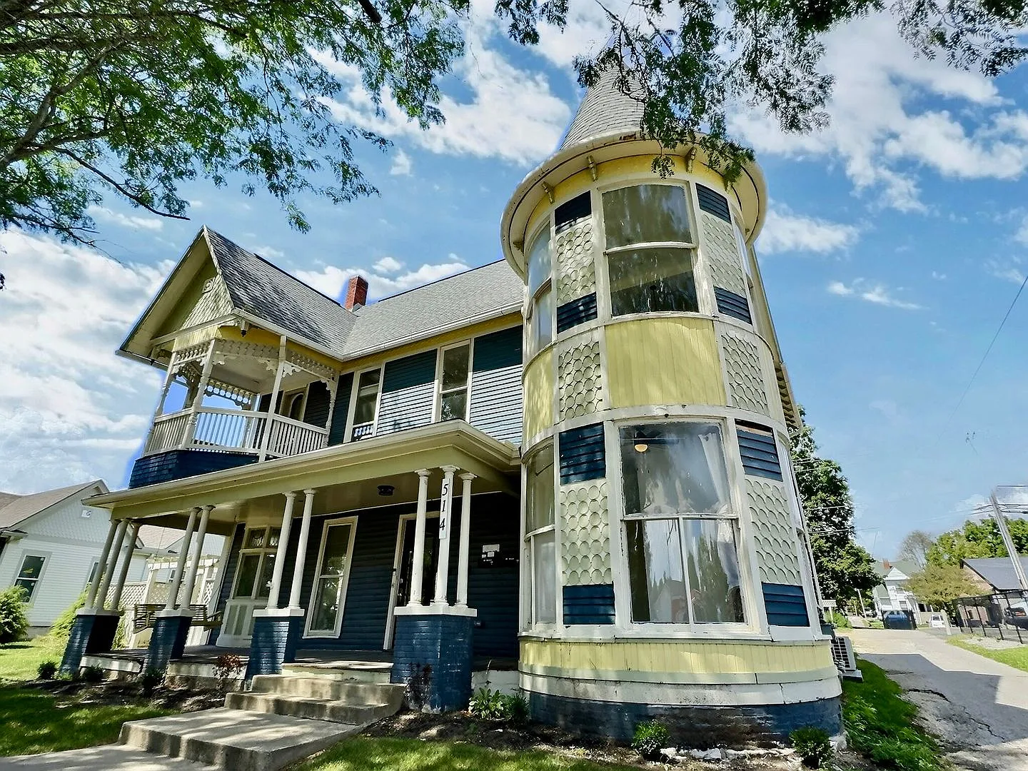 **August 2028** HUGE 8 Bed 6 Bath !! Fully Remodeled!! — Photo 2