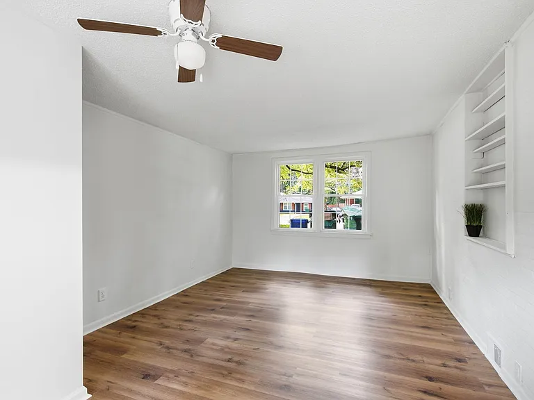 2801 Mitchell Dr — Photo 11