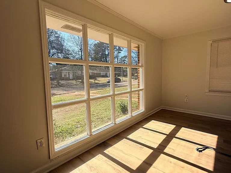 1817 Texas Ct — Photo 2