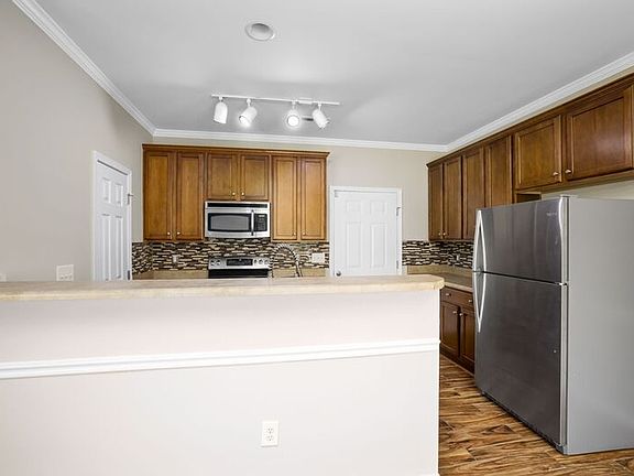 4th image of 5006 Miller Dr