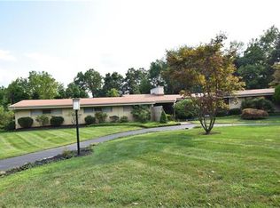 2345 Overlook Dr, Bethlehem, PA 18017