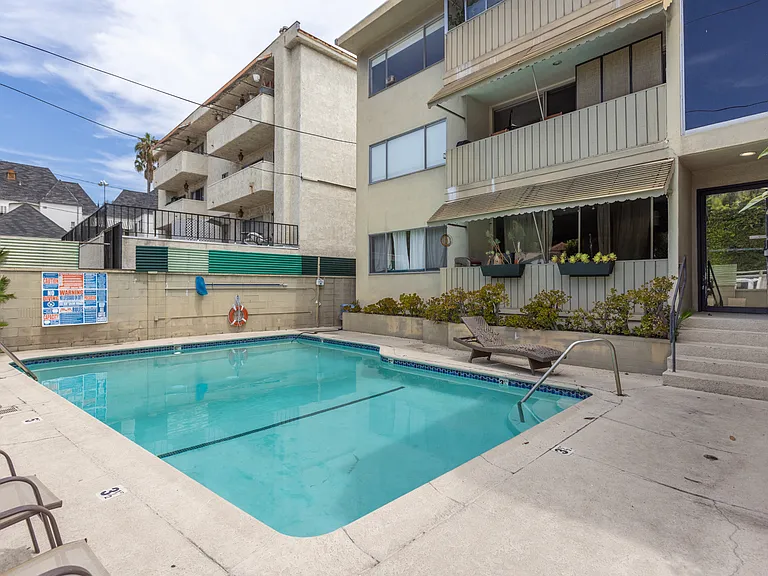 1539 N Laurel Ave #103 — Photo 41