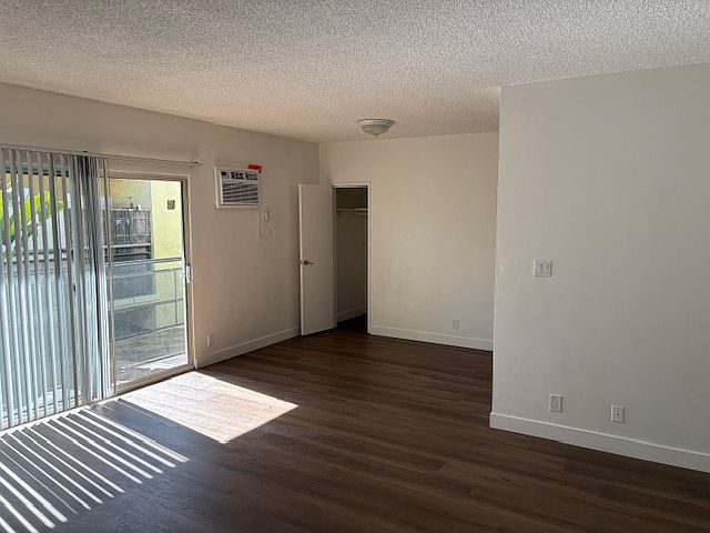 1st image of 1841 N Poinsettia Pl #8