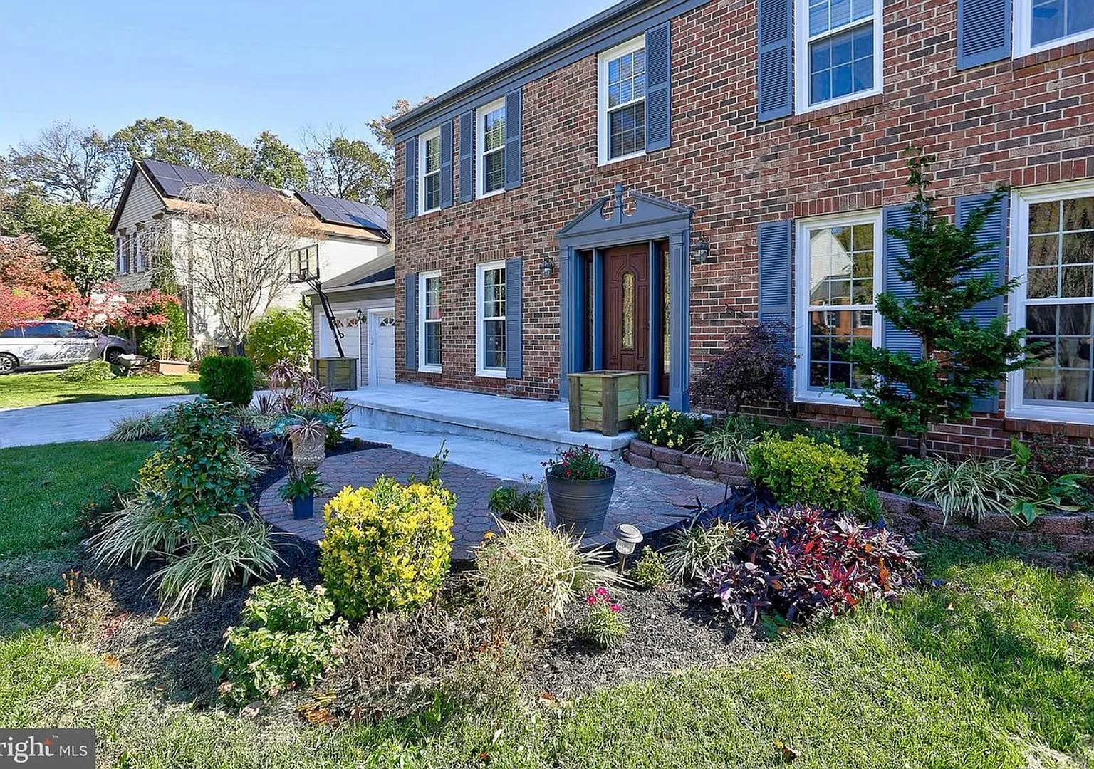 Luxurious 6-Bedroom, 3.5-Bath Home with Extensive Parking — Photo 3