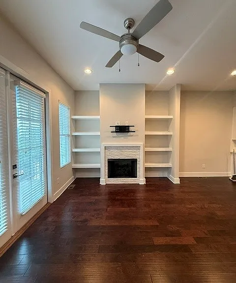 733 Taylor Ct NE — Photo 4