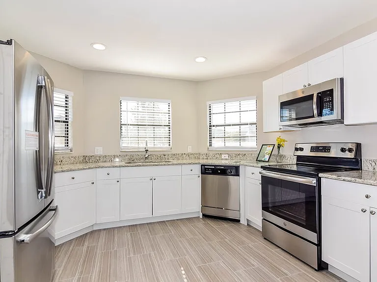 8179 Woodvine Cir — Photo 6