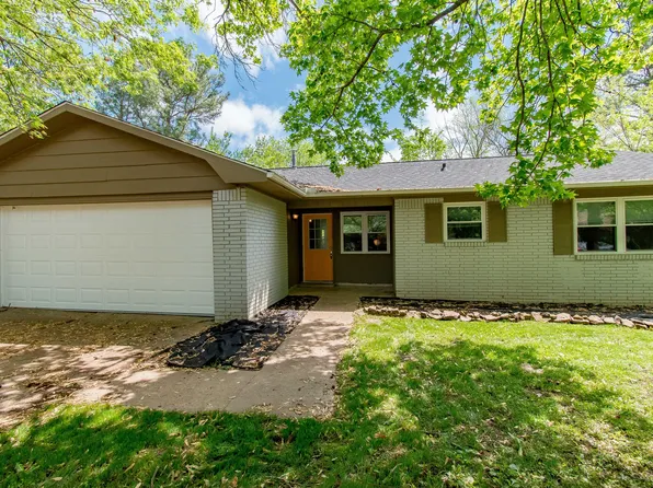 2332 S Clover Dr, Fayetteville, AR 72701