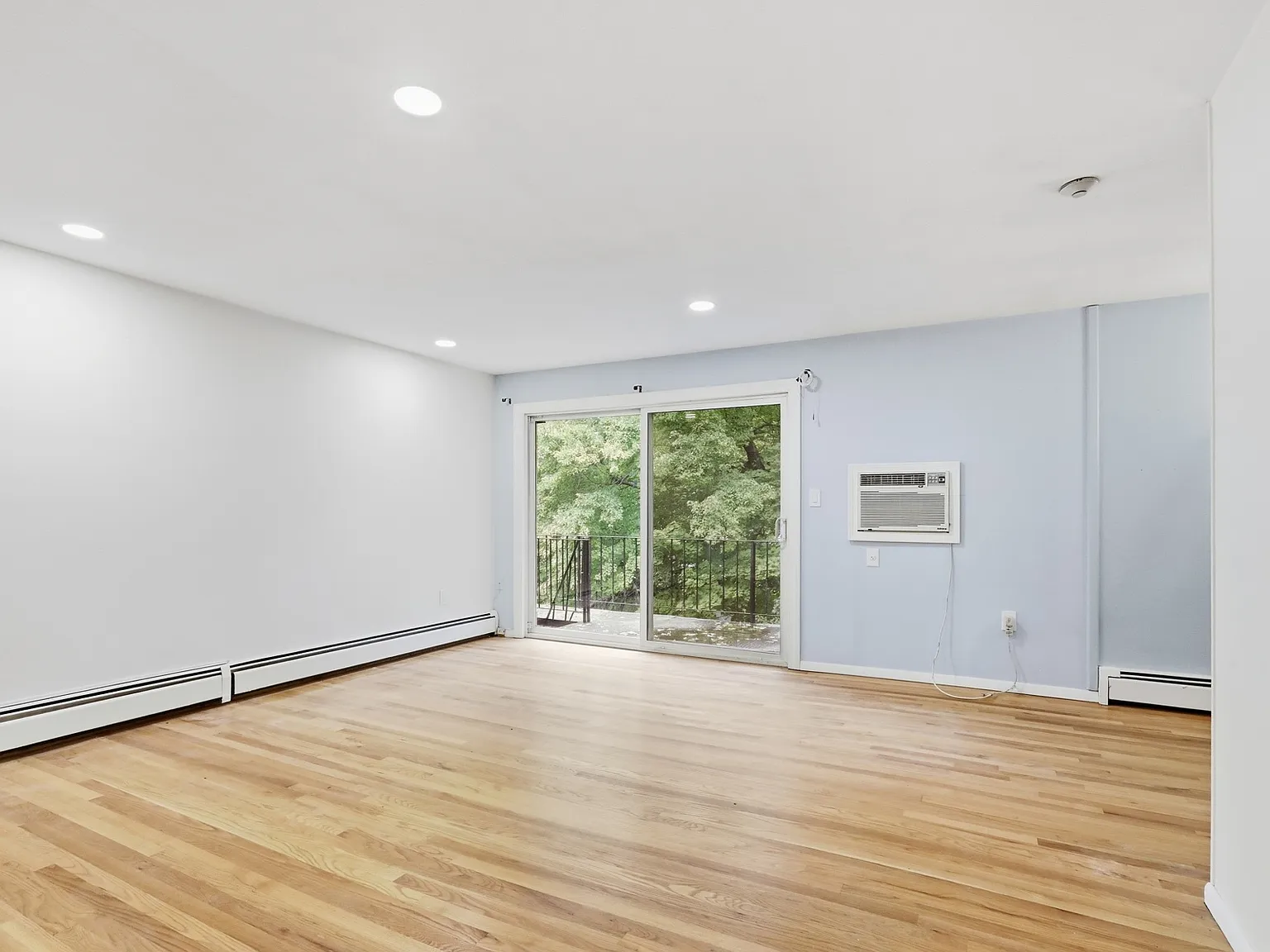 2 bed, 850 sqft, $2,550 — Photo 2