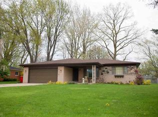 39244 Cloverleaf St, Harrison Township, MI 48045