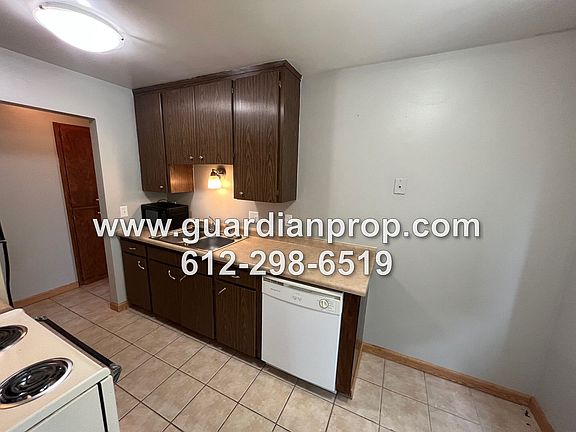 5th image of 1037 Cromwell Ave #303