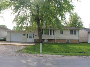 1116 13th St, Silvis, IL 61282
