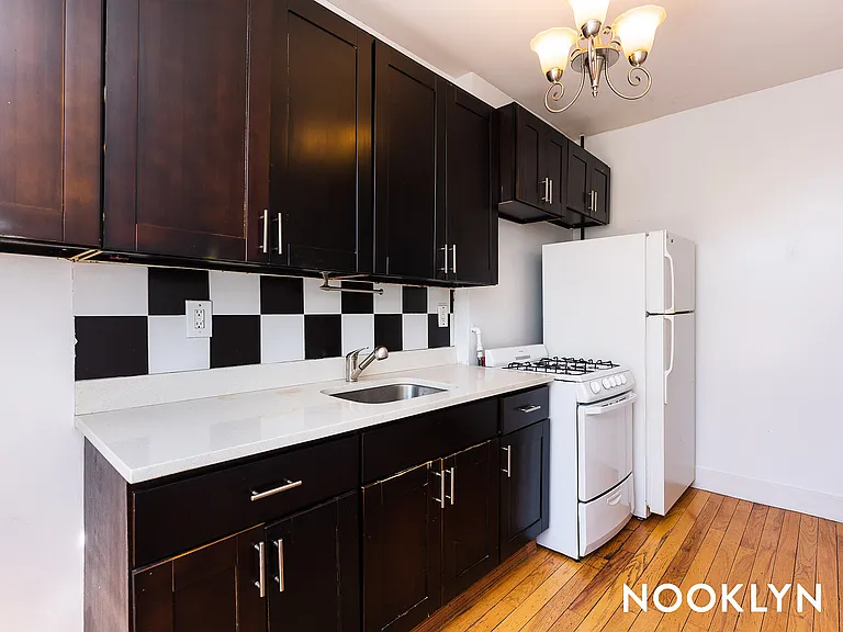 238 Irving Ave #3R — Photo 6