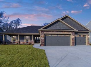 1040 W Oak Hill Xing, Crawfordsville, IN 47933