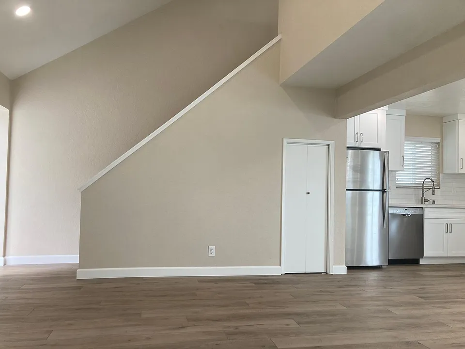 Vaulted ceilings in the living room.