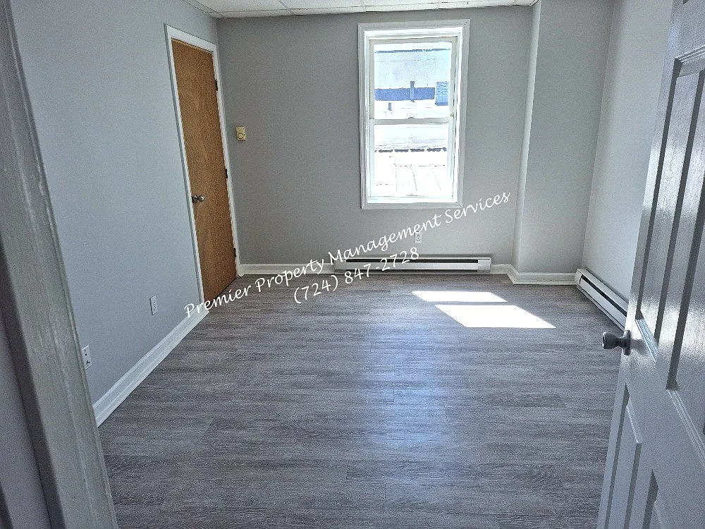 542 Midland Avenue, Unit B — Photo 3