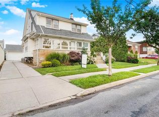 218 Beach 142 St #142, Rockaway Park, NY 11694