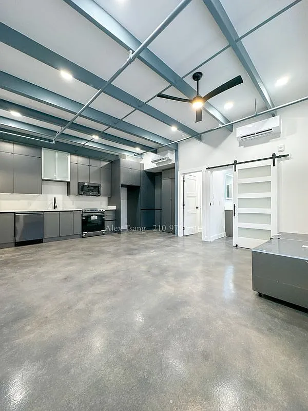 1 bed, 1.0 bath, 969 sqft, $1,950 — Photo 1