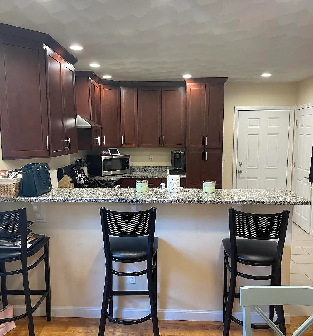 3 bed, 1.5 bath, 1194 sqft, $3,200 — Photo 4