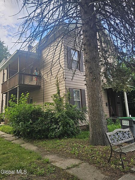 3rd image of 164 Saratoga Avenue