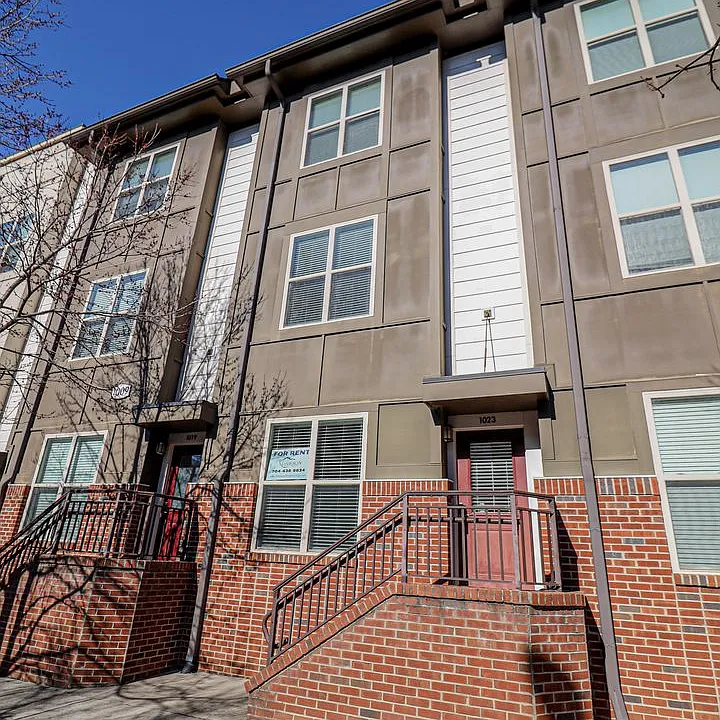 1023 Skyline View Way