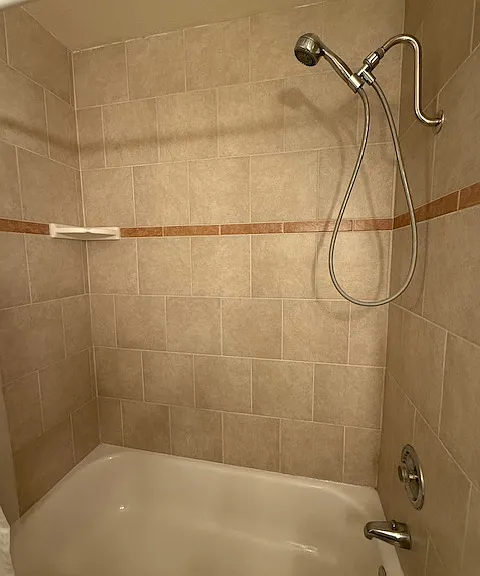 Shower/Tub