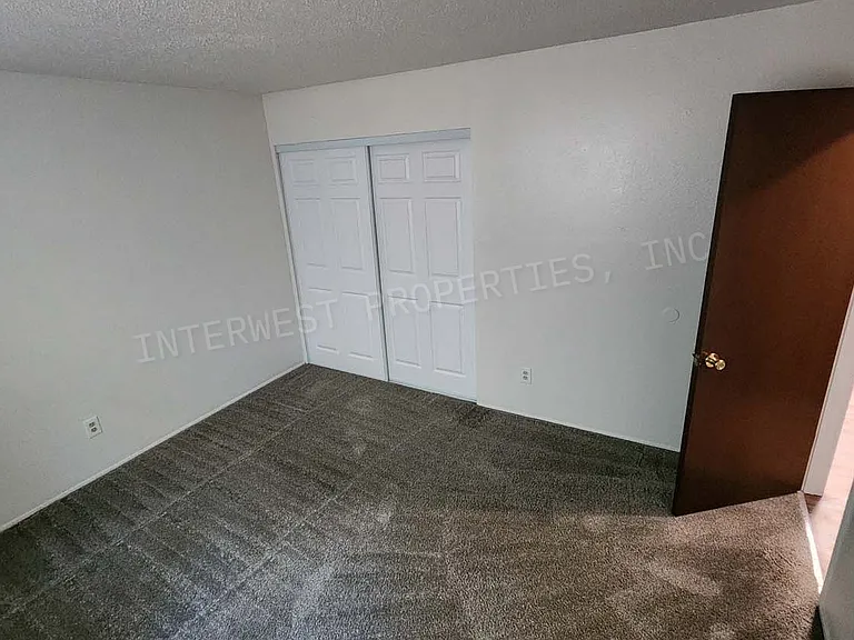 32 SE 60th Ave #1 — Photo 16
