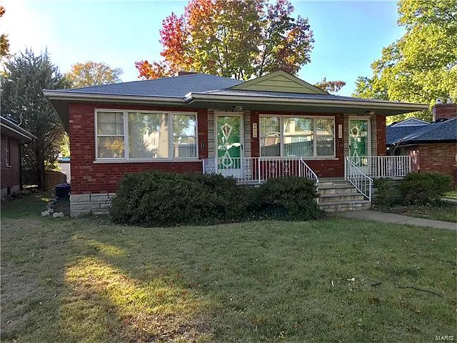 5409-5411 Jamieson Ave photo 1