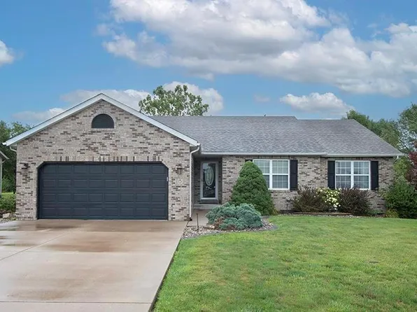 15 Augusta Dr, Highland, IL 62249