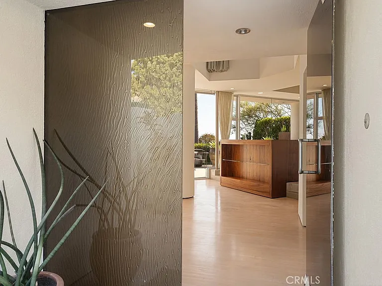 920 Skyline Dr — Photo 6
