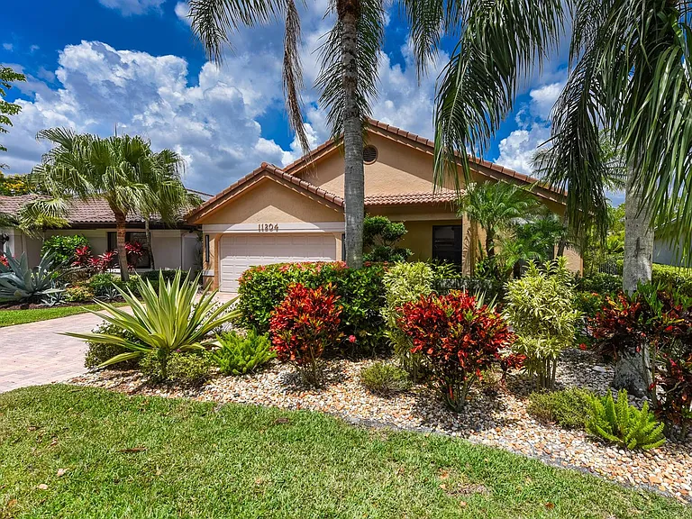 11204 Clover Leaf Cir — Photo 4