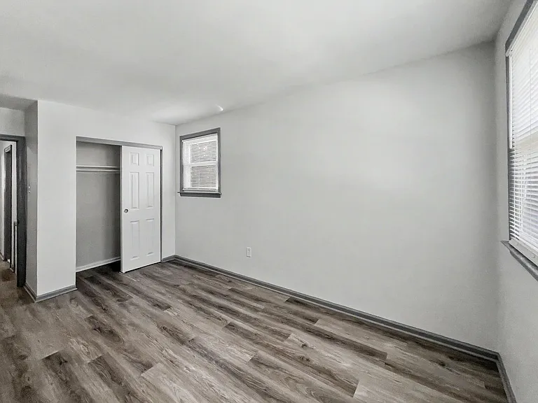 200 E Maple Ave — Photo 66