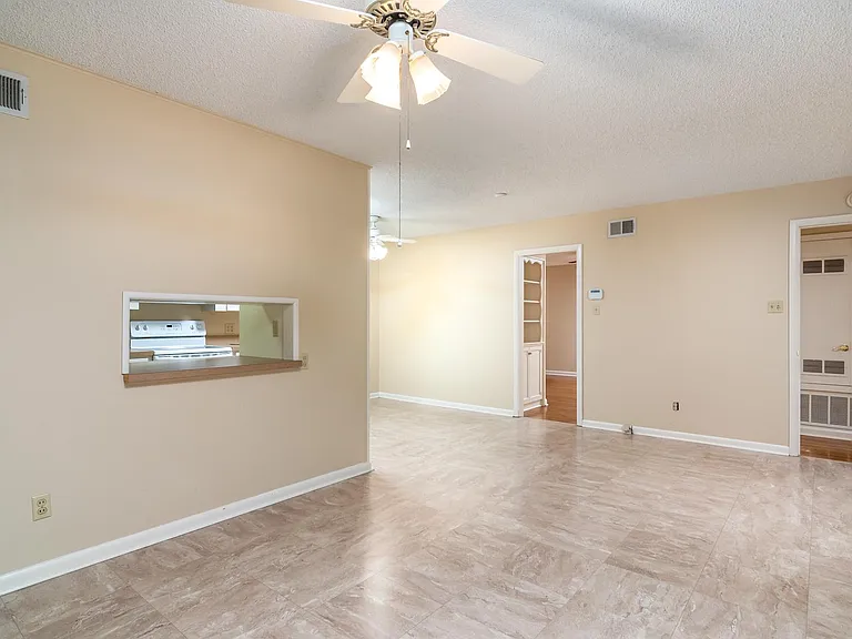 9601 Temple Dr — Photo 15