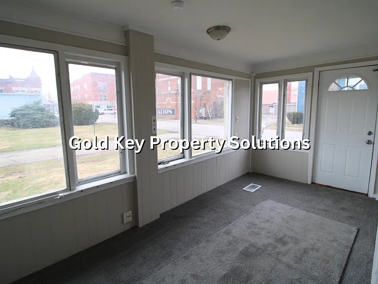 117 E John St — Photo 8
