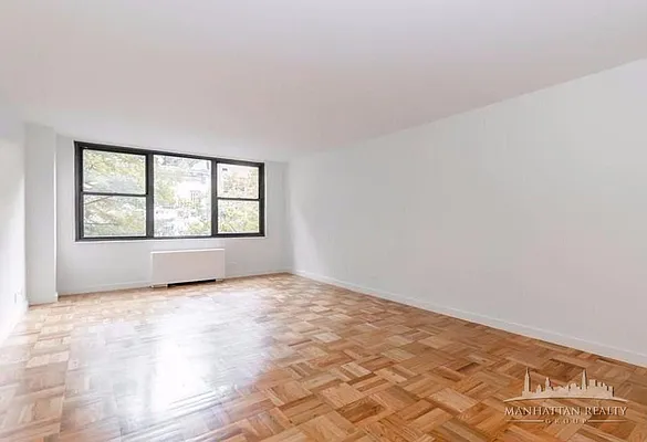 Rented by Manhattan Realty Group | media 8